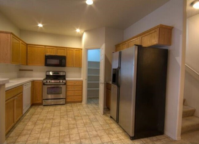 Foto del edificio - Corner 2 Bed 2.5 Bath Townhome - Garage an...