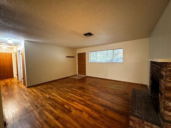 Foto del edificio - 3 Bedroom 2 Bath Home Located in Arcata!