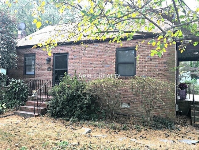 Building Photo - 1007 1/2 Rosehill Ave.