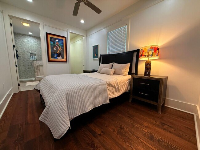 Foto del edificio - 3421 Burgundy St