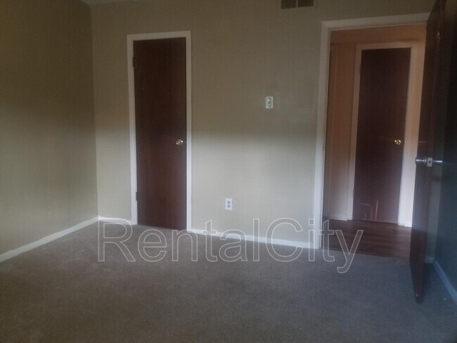 Foto del edificio - 818 N Highland Ave