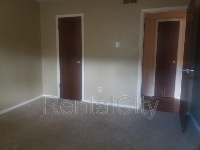 Building Photo - 818 N Highland Ave