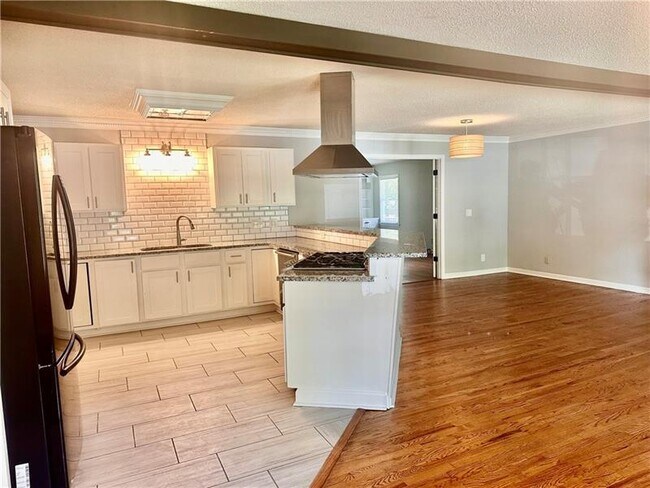 Foto del edificio - 2805 Pine Hill Dr