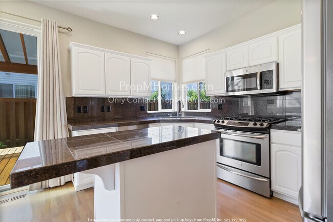 Foto del edificio - Charming 3-Bedroom, 2.5-Bath Home with A/C...