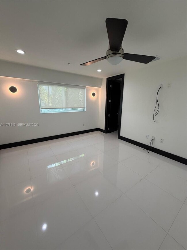 Building Photo - 2699 Tigertail Ave