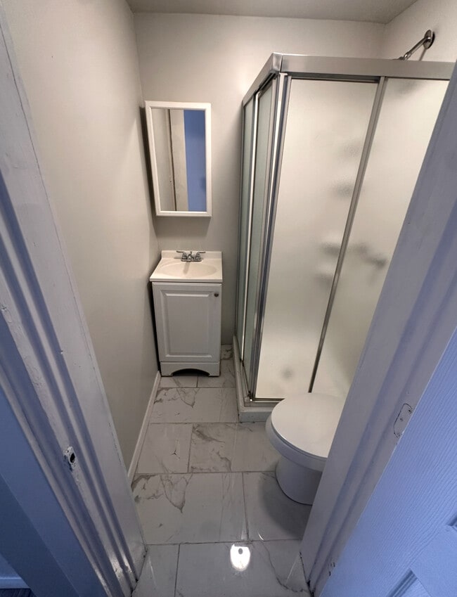 Building Photo - 1030 N Parkside Ave