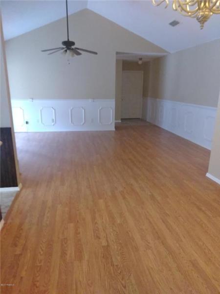 Building Photo - 1304 E Bayou Pkwy
