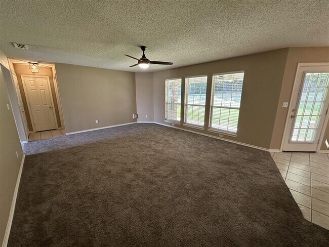Foto del edificio - 2305 Haverhill Dr