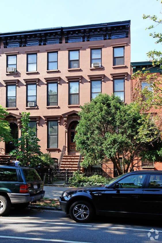 Building Photo - 374 3rd St