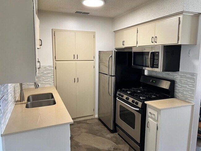 Foto del edificio - 8005 Pinedale Cove