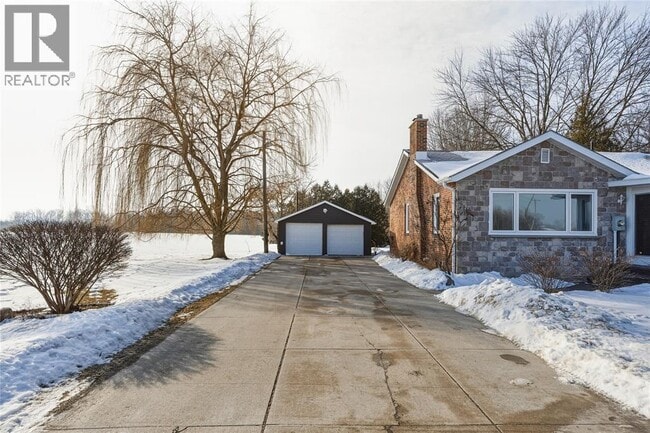 Building Photo - 161 Courtright Line