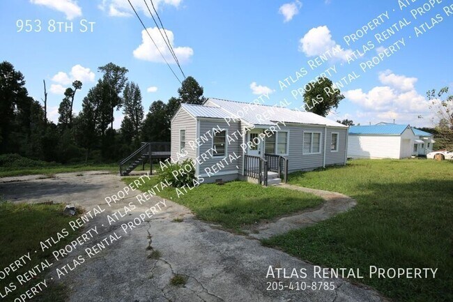 Foto del edificio - Charming 3-Bedroom Home Back on the Market...