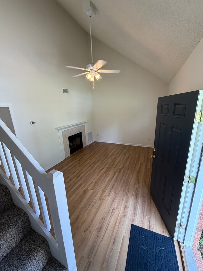 Building Photo - 1005 Carrin Dr