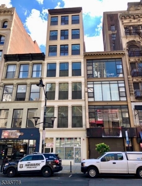Primary Photo - 192 Market St