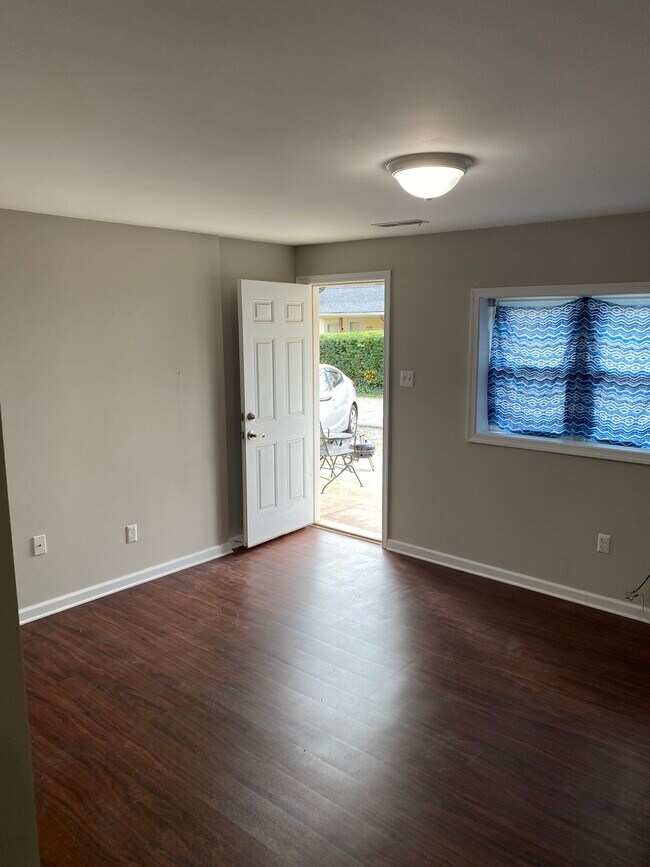 Building Photo - 1812 Ozone Ct