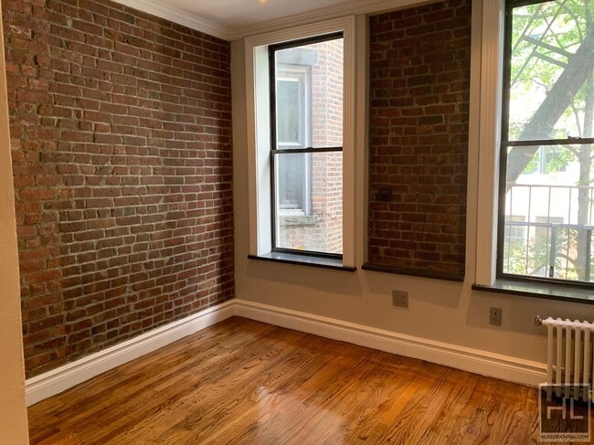 Building Photo - PERFECT Soho 1 Bedroom!!