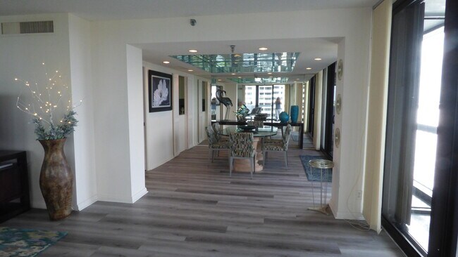 Foto del edificio - 115 Lakeshore Dr