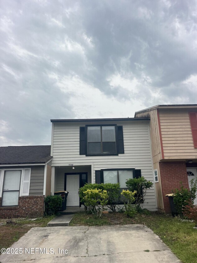 Foto principal - 5544 Cabot Dr N