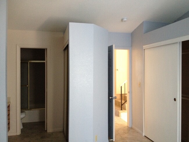 Building Photo - 5033 Vivaldi Dr