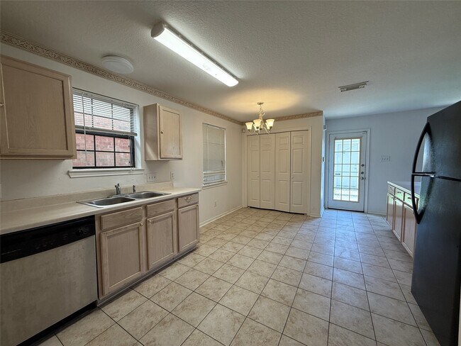 Foto del edificio - 13834 Trumpetvine St