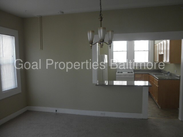 Foto del edificio - 9 Willow Ave/ Large 4 bedroom 3 bath house