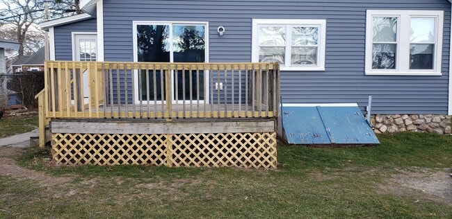 Building Photo - 9 Nanumett St