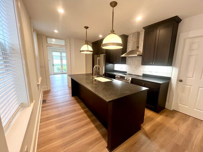 Foto del edificio - 670 Mohawk St