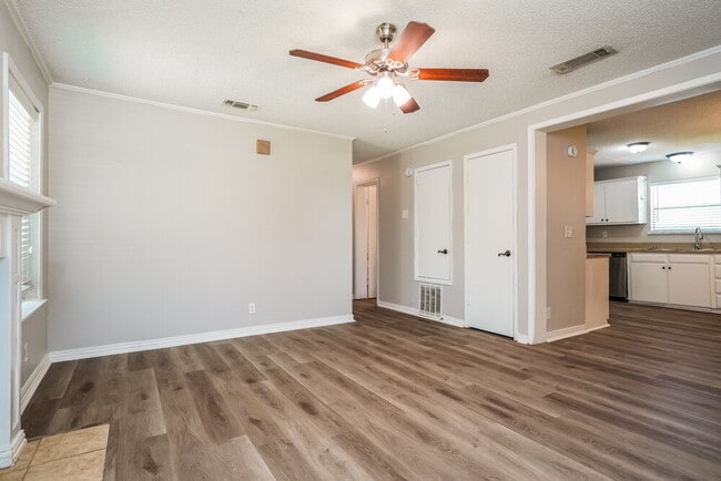 Foto del edificio - 505 Plainview Dr
