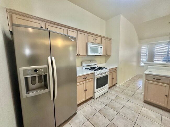 Foto del edificio - AVAILABLE NOW!