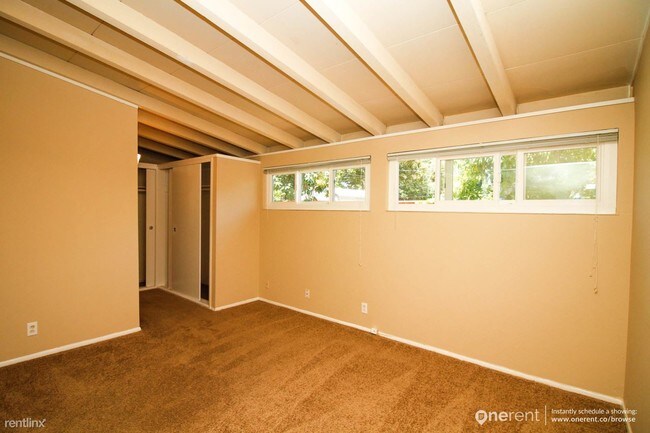 Building Photo - 727 Lakechime Dr