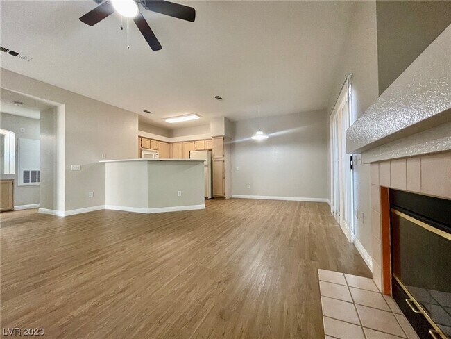 Foto del edificio - 5415 W Harmon Ave