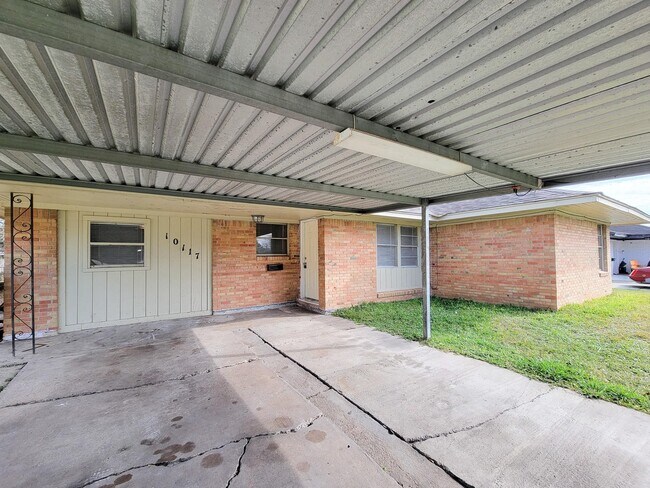 Building Photo - 10117 Dulcimer St