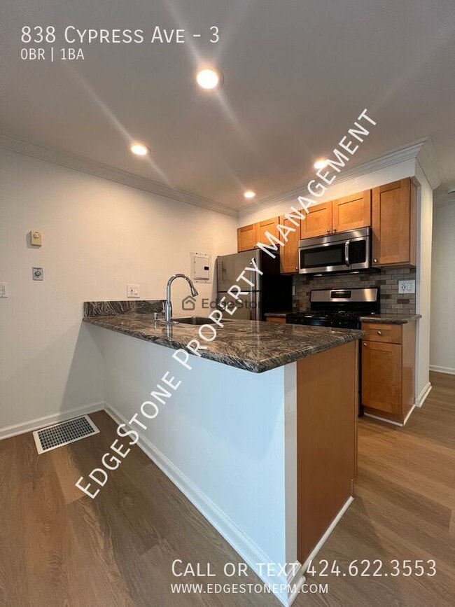 Foto del edificio - 838 Cypress Ave