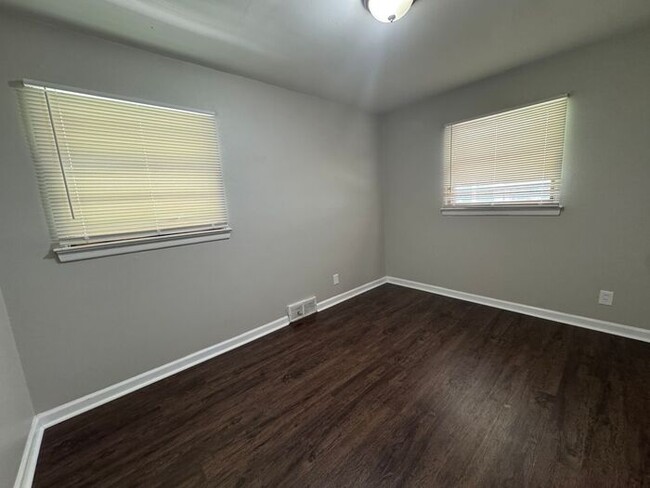 Building Photo - 8602 Gwin Dr