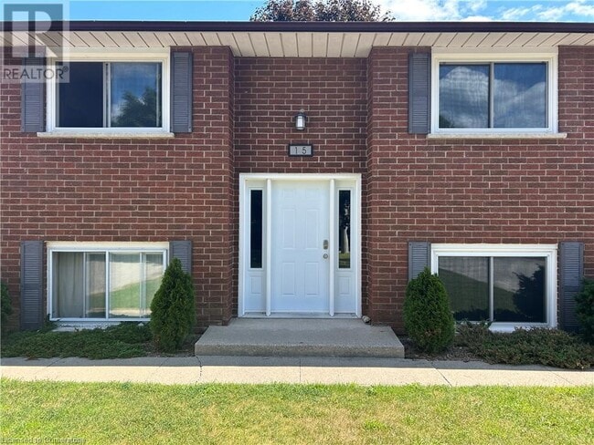 Building Photo - 15 Montclair Crescent