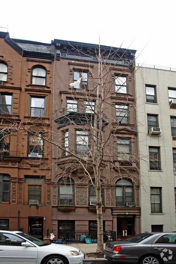Building Photo - 126 W 71st St