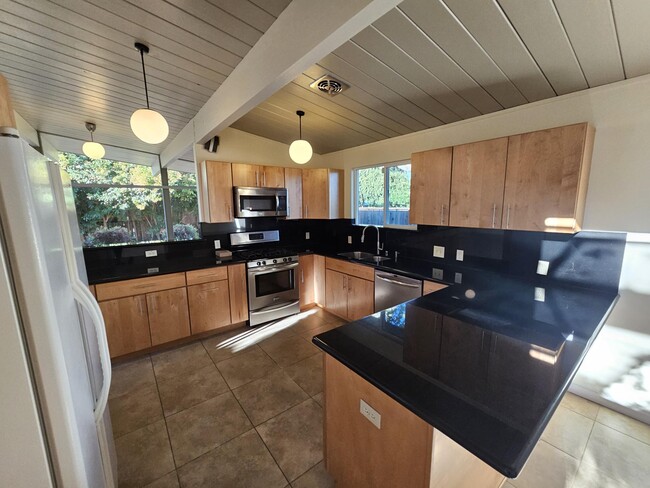 Building Photo - 4100 Wilson Ln