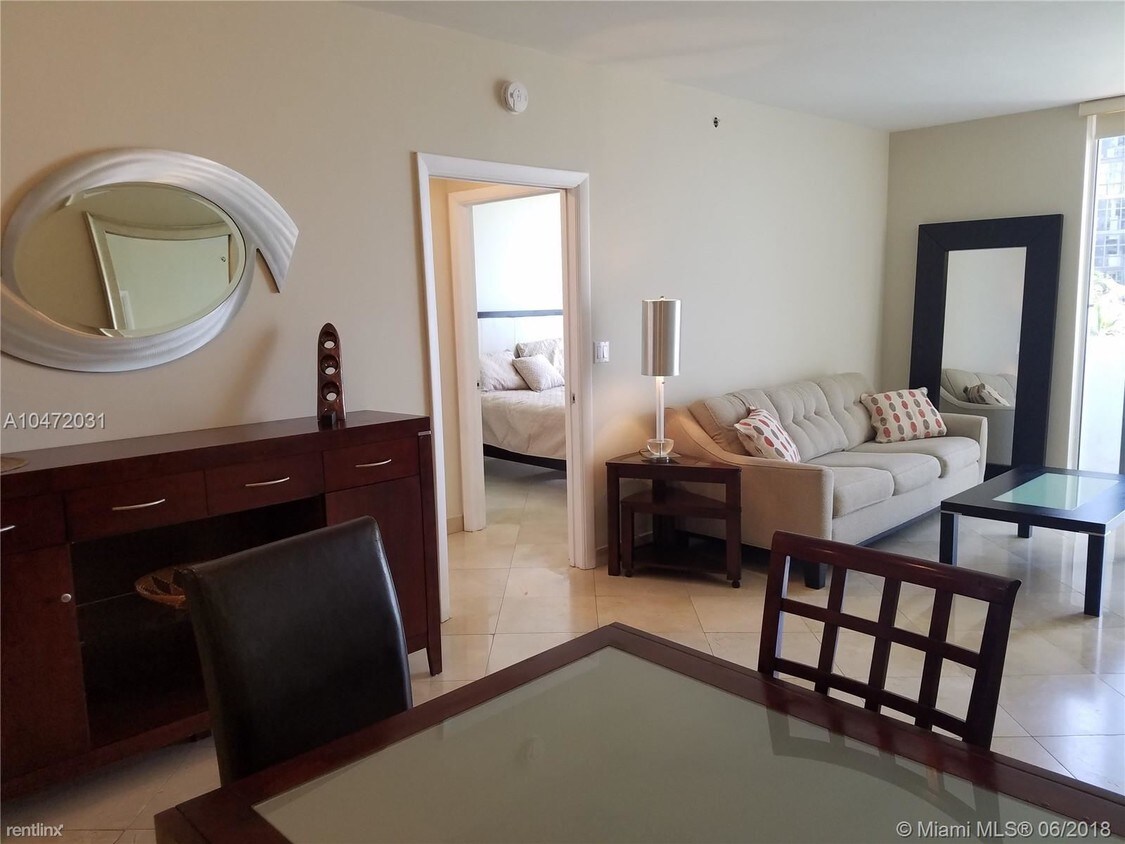 Primary Photo - 1 br, 1 bath Condo - 6365 Collins Ave Apt 911