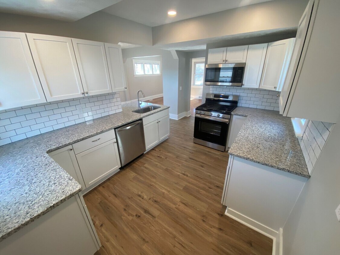 Primary Photo - Newly Renovated 3 Bed 2 Bath Home