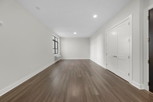 Building Photo - 121 34th St
