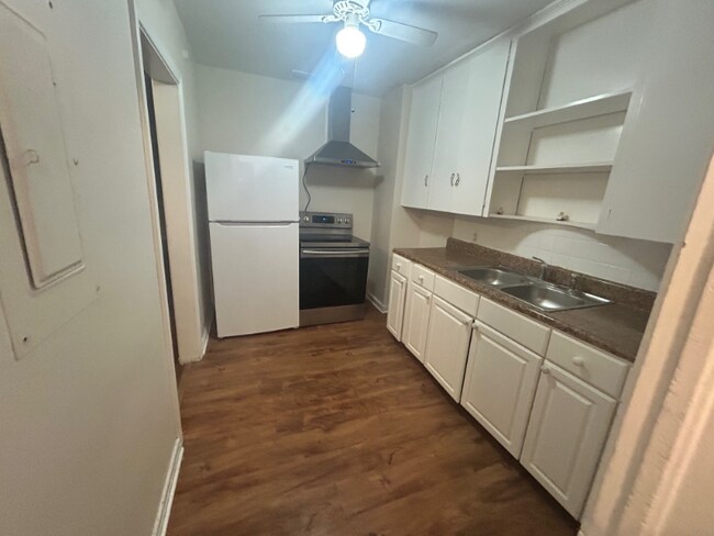 Building Photo - 2652 Merwyn Rd