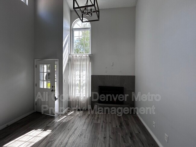 Foto del edificio - 7250 Devinney Ct