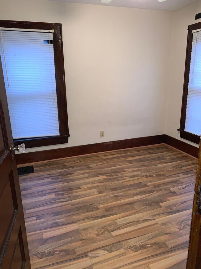 Foto del edificio - 2 br, 1 bath House - 6 Garfield Ave