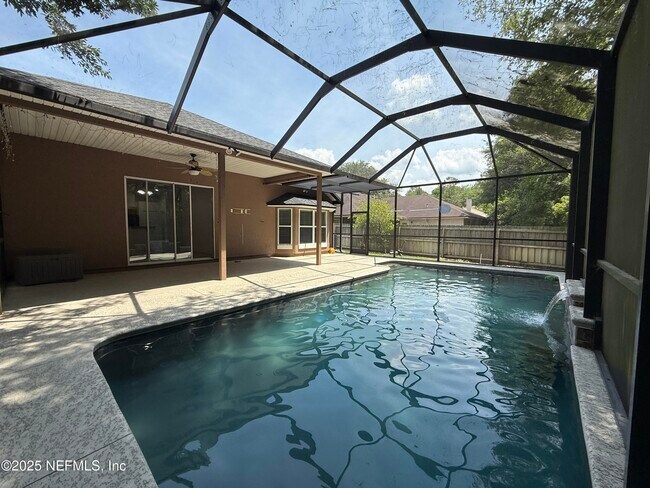 Foto del edificio - 12244 Lake Fern Dr