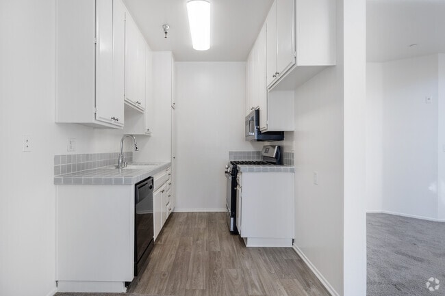 1 habitación, 1 baño 2 habitaciones - 850 pies cuadrados - Cocina - 4800 Sepulveda Blvd.
