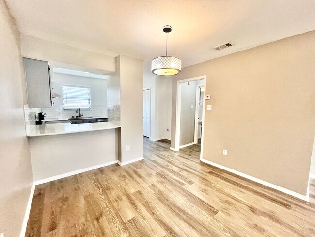 Foto del edificio - 2403 Kingsford Ct