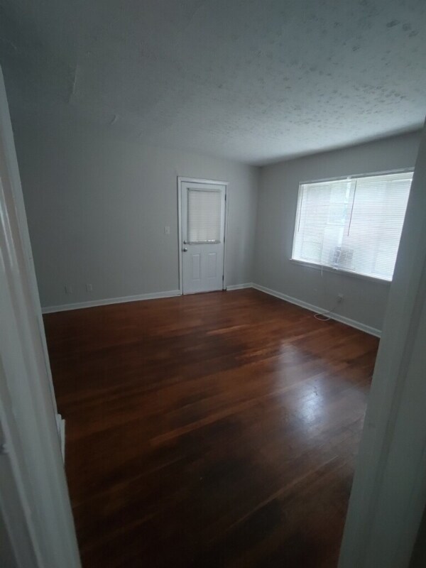 Foto del edificio - 24 Covington Hwy