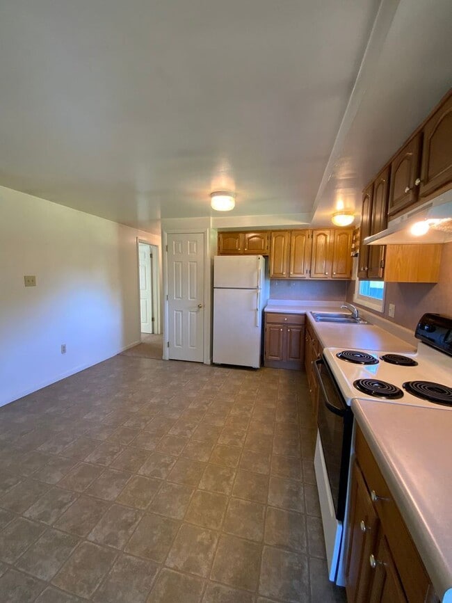 Building Photo - 3 br, 1 bath House - 390 PINE GROVE ROAD