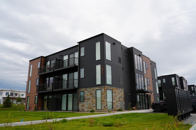 Building Photo - Bluestem Reserve Apartments