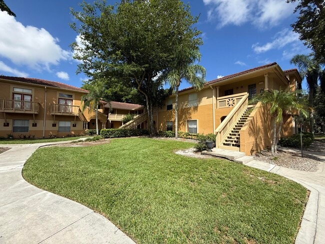 Building Photo - 4855 Via Palm Lakes